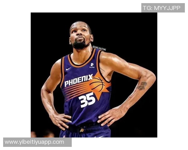 唐斯自豪于华子成就每次路过阿迪门店必停留欣赏他的海报 唐斯自豪于华子成就每次路过阿迪门店必停留欣赏他的海报