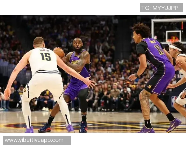 防守策略：限制马刺在肘区和低位的接球机会确保胜利