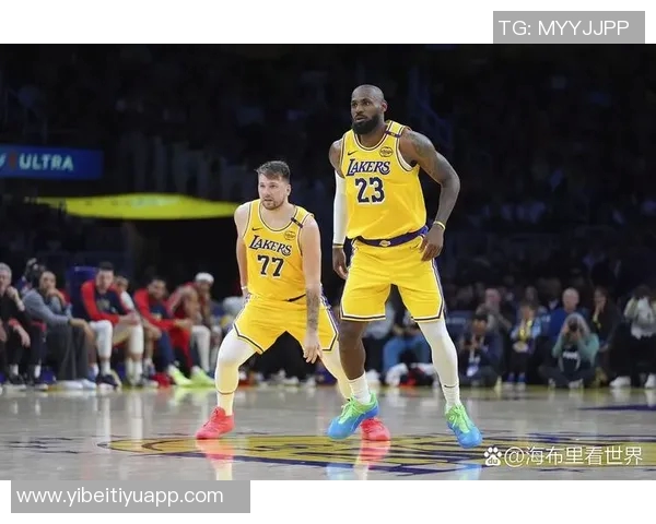 慈世平分享湖人亲子活动瞬间感谢东契奇詹姆斯与孙女合影留念